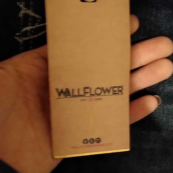 Woman's WellFlower jeans size 3 - Picture 2 of 3